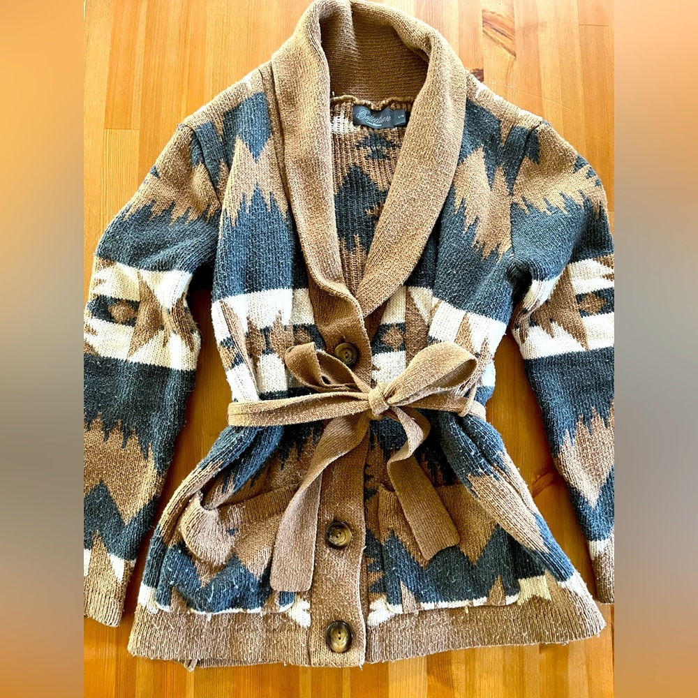 Beautiful wool sweater 🤎 Size Large (Fits Medium)